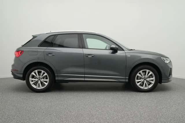 Audi Q3 (2022) thumbnail 17