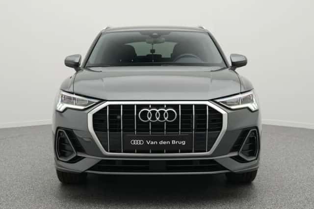 Audi Q3 (2022) thumbnail 5