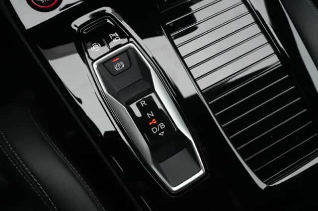 Audi Q6 e-tron (2025) thumbnail 36