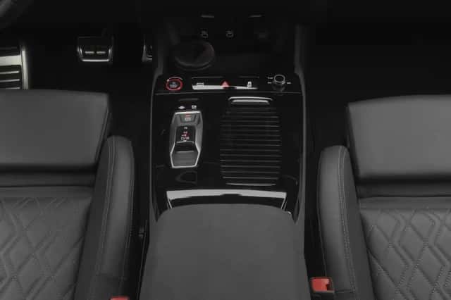 Audi Q6 e-tron (2025) thumbnail 10