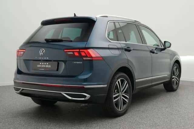 Volkswagen Tiguan (2021) thumbnail 2
