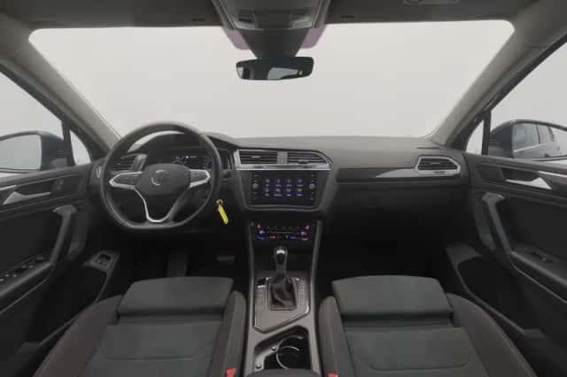 Volkswagen Tiguan (2021) thumbnail 3