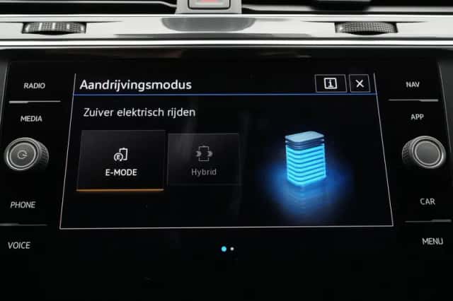 Volkswagen Tiguan (2021) thumbnail 35