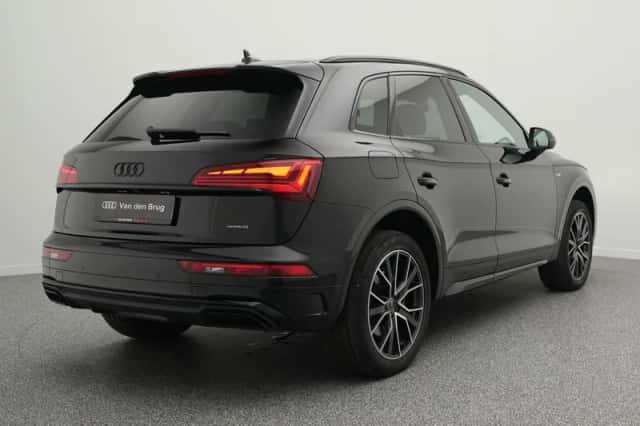 Audi Q5 (2023) thumbnail 2