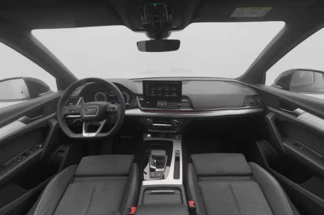 Audi Q5 (2023) thumbnail 3