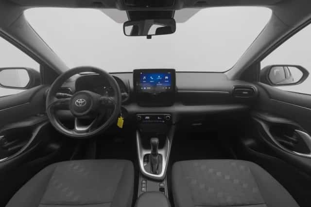 Toyota Yaris (2024) thumbnail 3