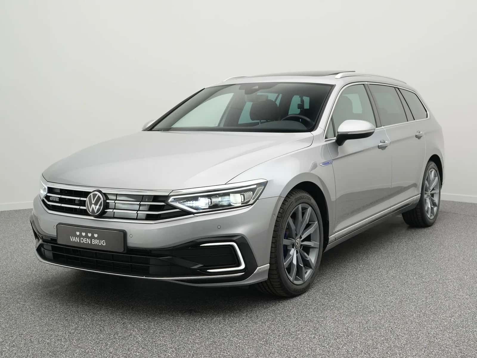 Volkswagen Passat (2020) — foto 1