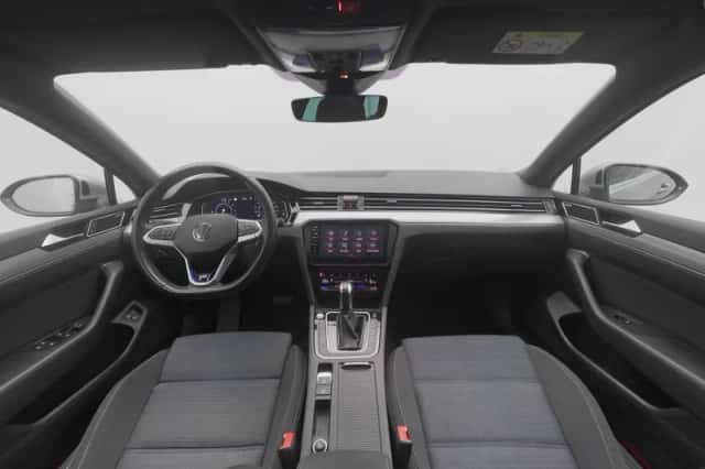 Volkswagen Passat (2020) thumbnail 3