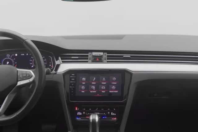 Volkswagen Passat (2020) thumbnail 9