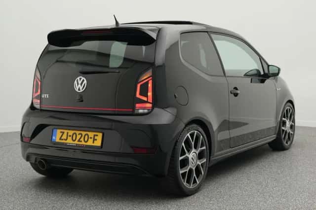 Volkswagen Up! (2019) thumbnail 2