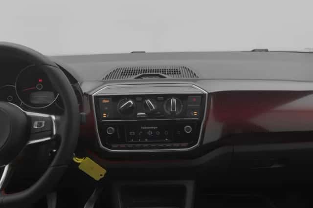 Volkswagen Up! (2019) thumbnail 9