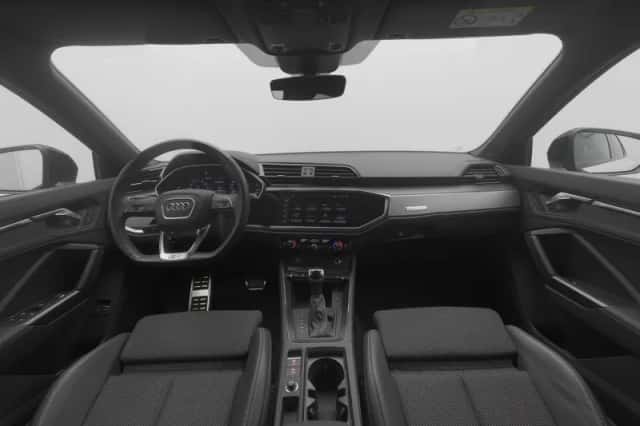 Audi Q3 (2023) thumbnail 3