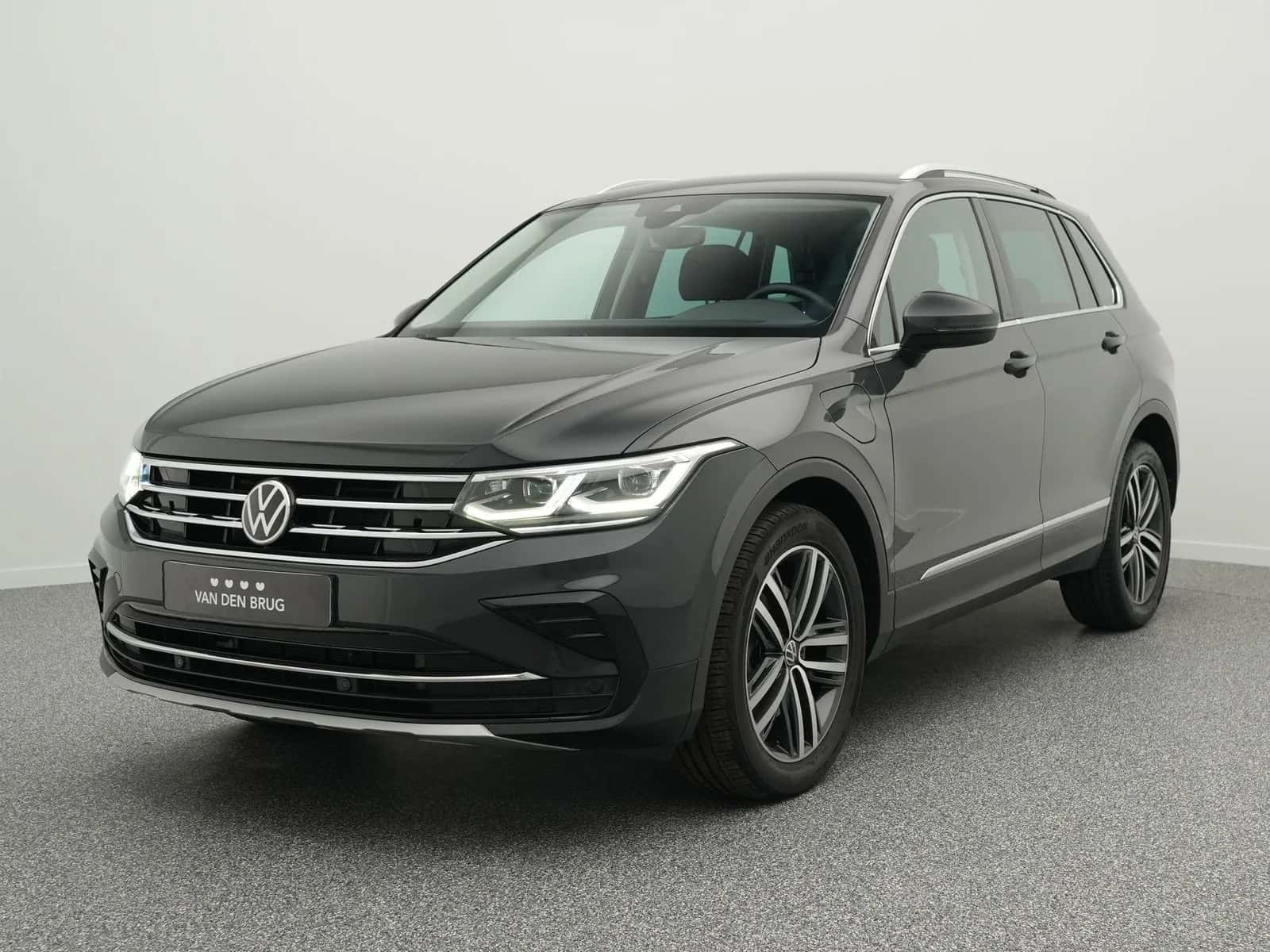 Volkswagen Tiguan (2021) — foto 1
