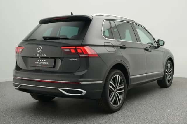 Volkswagen Tiguan (2021) thumbnail 2