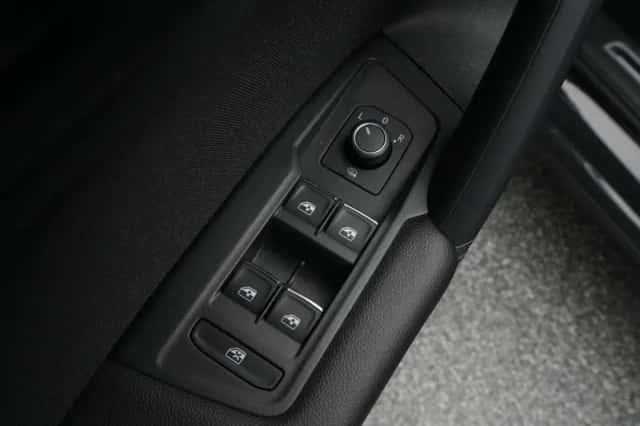 Volkswagen Tiguan (2021) thumbnail 21