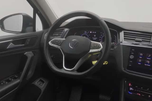 Volkswagen Tiguan (2021) thumbnail 8