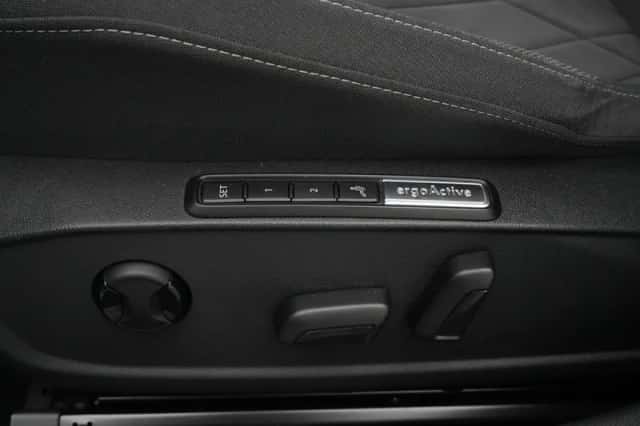 Volkswagen Golf (2020) thumbnail 22