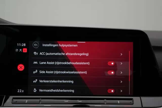 Volkswagen Golf (2020) thumbnail 32