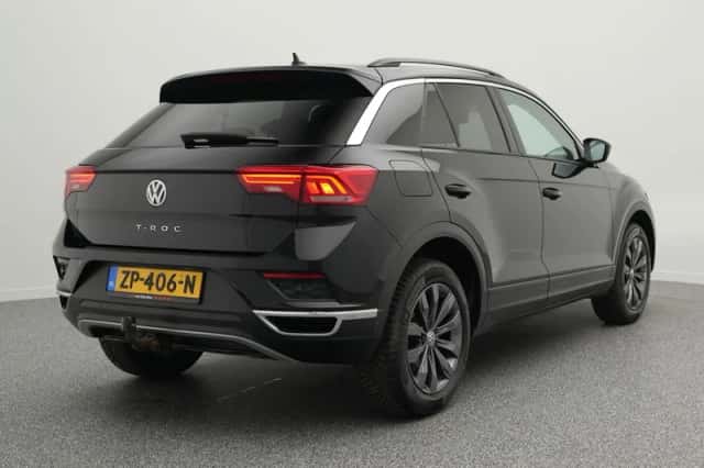 Volkswagen T-Roc (2019) thumbnail 2