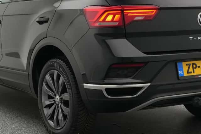 Volkswagen T-Roc (2019) thumbnail 18