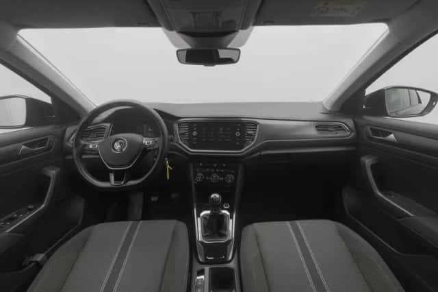 Volkswagen T-Roc (2019) thumbnail 3