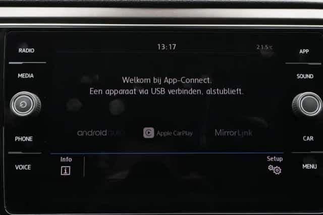 Volkswagen T-Roc (2019) thumbnail 33
