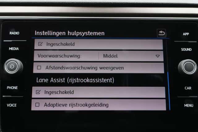 Volkswagen T-Roc (2019) thumbnail 35
