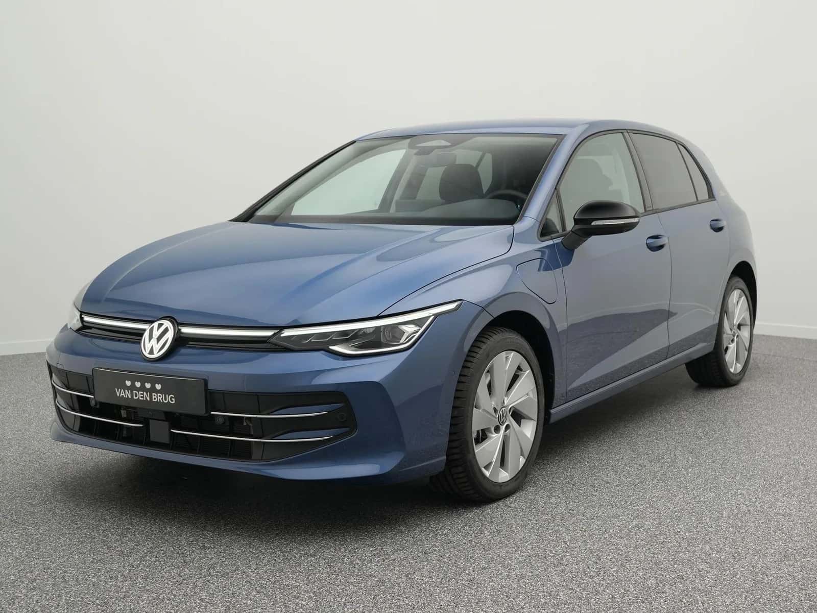 Volkswagen Golf (2025) — foto 1