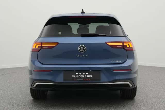 Volkswagen Golf (2025) thumbnail 6