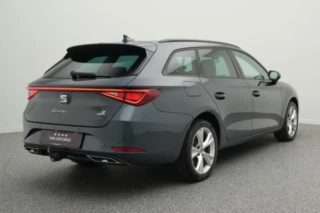 SEAT Leon (2023) thumbnail 2