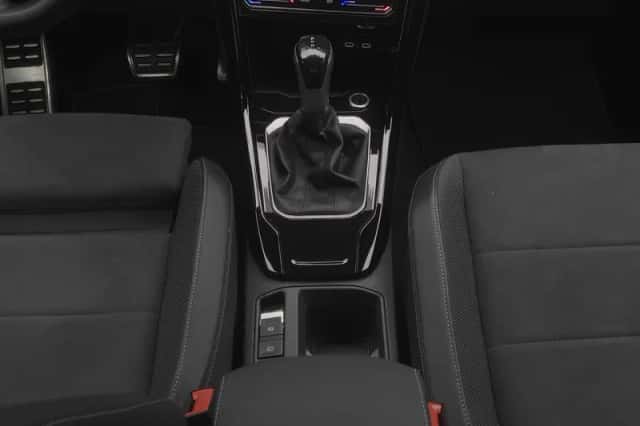Volkswagen T-Roc (2025) thumbnail 10