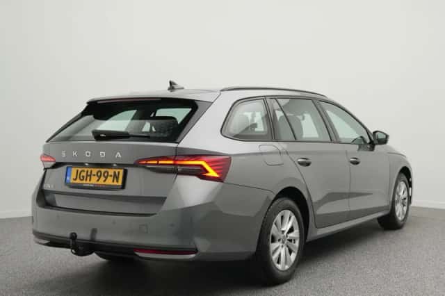 Škoda Octavia (2025) thumbnail 2