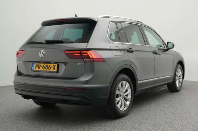 Volkswagen Tiguan (2017) thumbnail 2