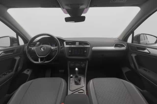 Volkswagen Tiguan (2017) thumbnail 3
