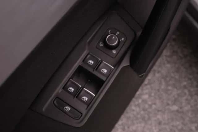 Volkswagen Tiguan (2017) thumbnail 25