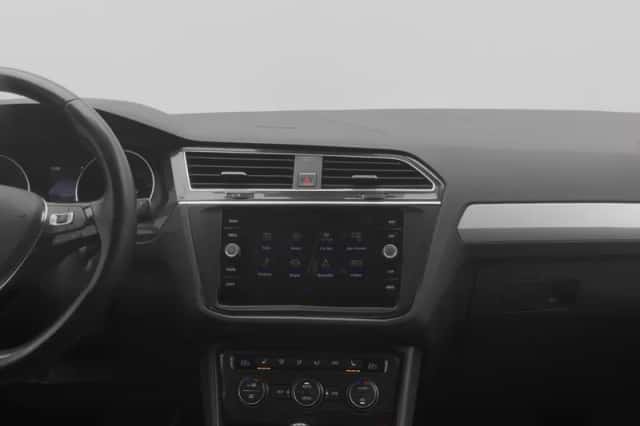 Volkswagen Tiguan (2017) thumbnail 9