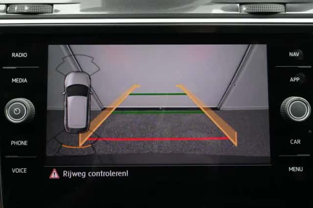 Volkswagen Tiguan (2017) thumbnail 10