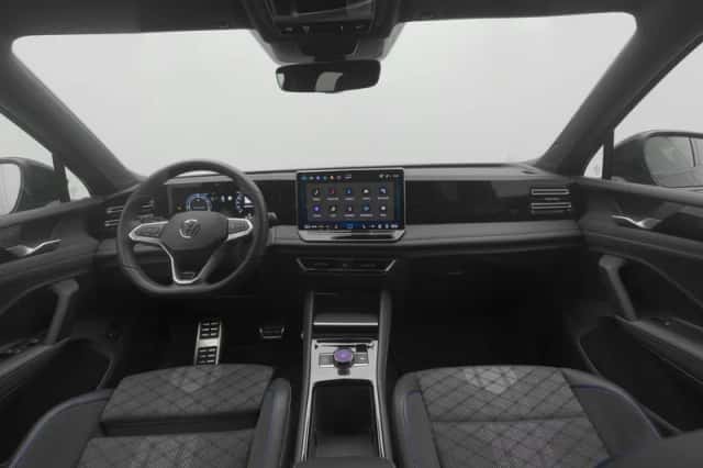 Volkswagen Tiguan (2025) thumbnail 3