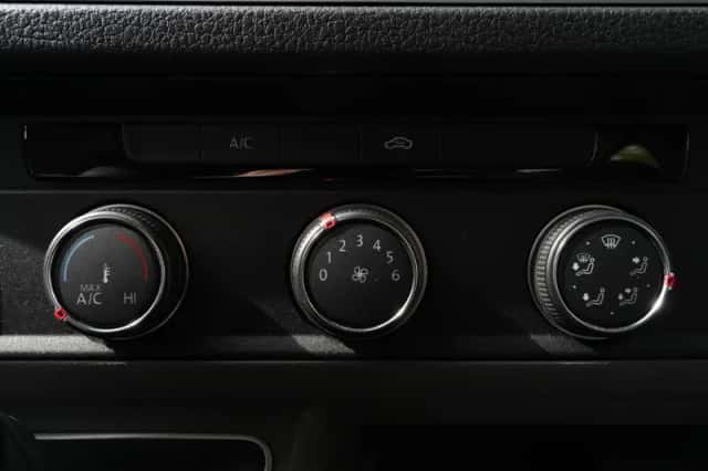 Volkswagen California (2021) thumbnail 21