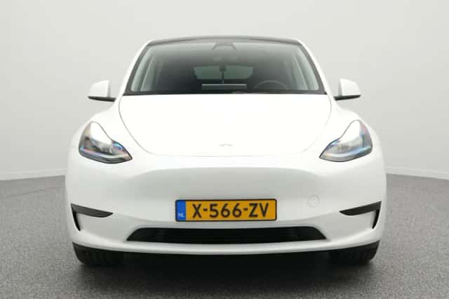 Tesla Model Y (2024) thumbnail 5