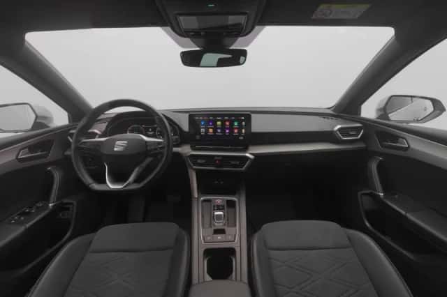 SEAT Leon (2023) thumbnail 3