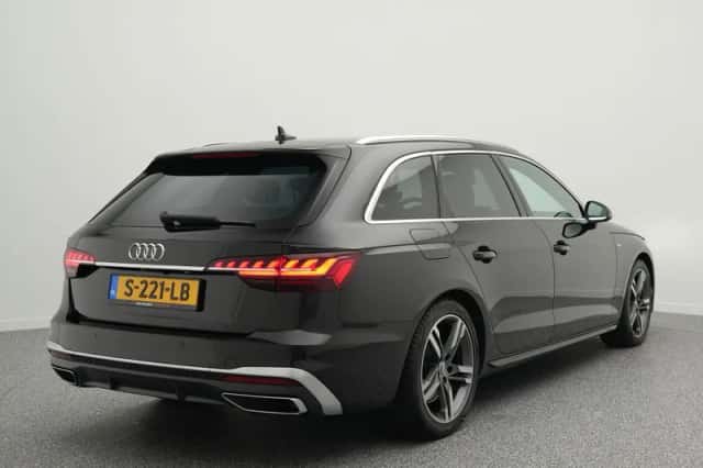 Audi A4 (2023) thumbnail 2