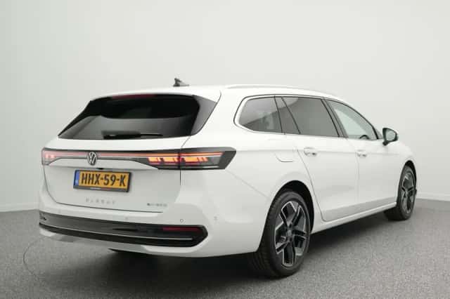 Volkswagen Passat (2025) thumbnail 2