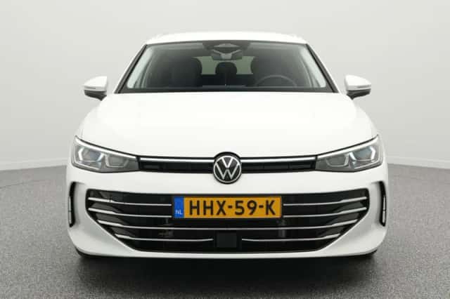 Volkswagen Passat (2025) thumbnail 5
