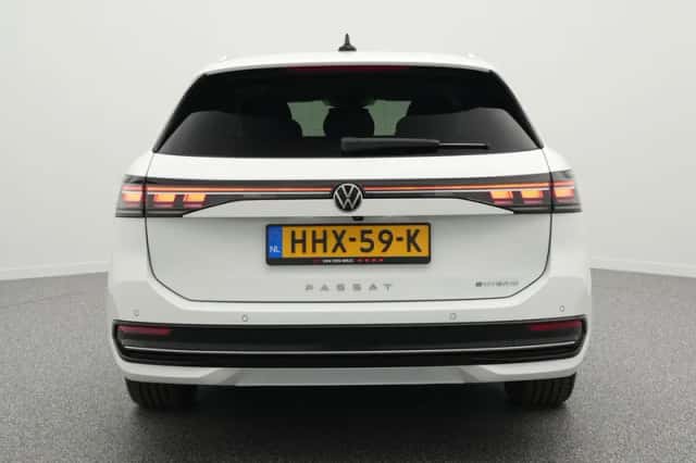 Volkswagen Passat (2025) thumbnail 6