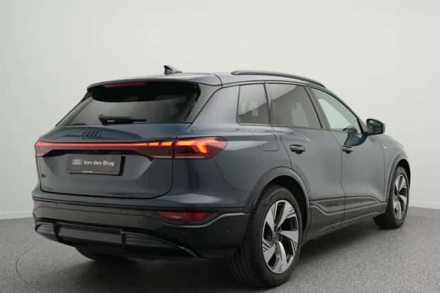 Audi Q6 e-tron (2025) thumbnail 2