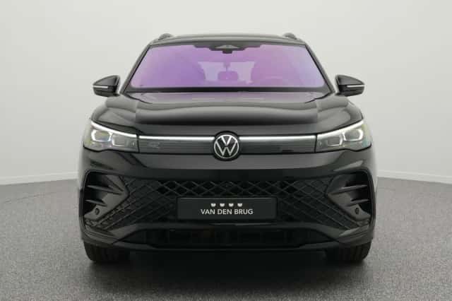 Volkswagen Tiguan (2025) thumbnail 5