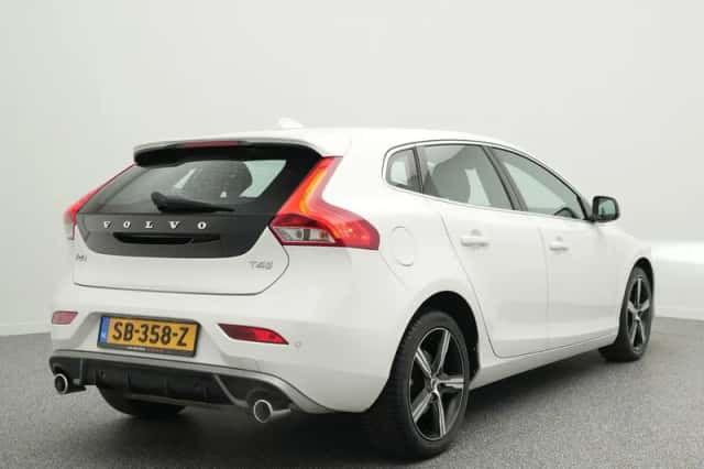 Volvo V40 (2018) thumbnail 2