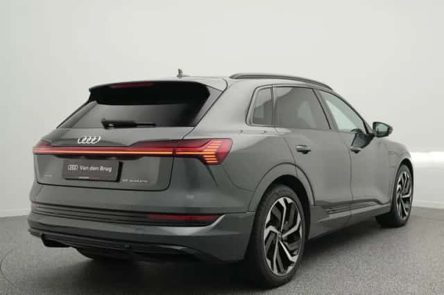 Audi e-tron (2021) thumbnail 2