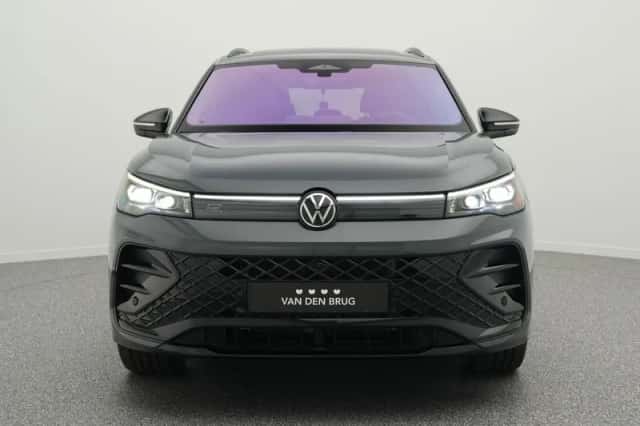 Volkswagen Tiguan (2025) thumbnail 5